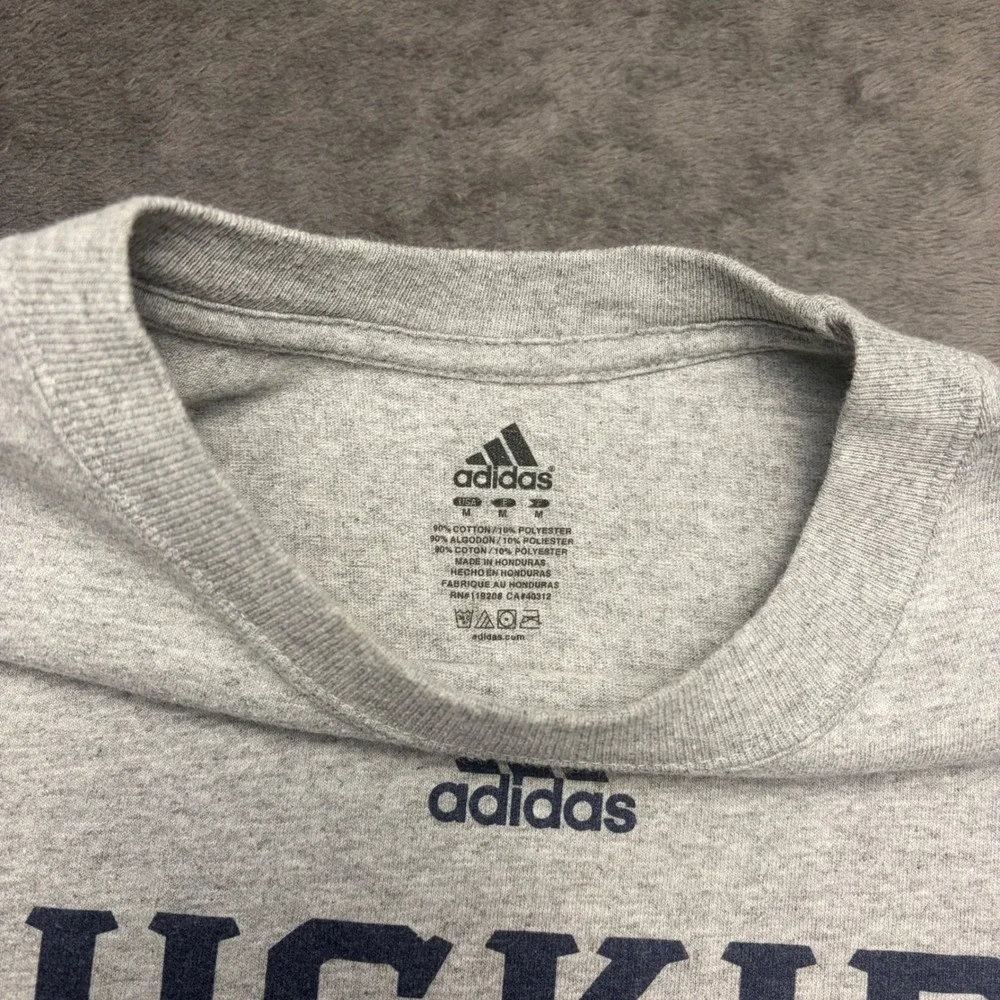 Adidas‎ T-Shirt Mens Medium Gray Huskies Graphic Tee Short Sleeve 34 Chest